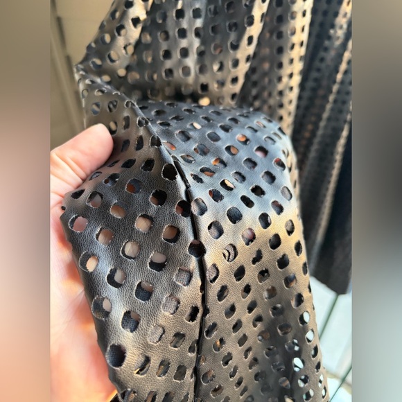 🆕 By Nancy New York Black Faux Leather Perforated Midi Skirt XXL Elastic Waist - Picture 12 of 17